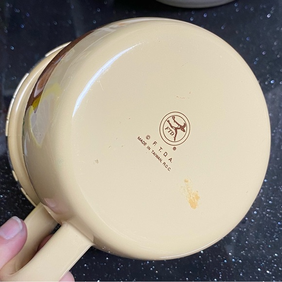 Enamel Pitcher - Picture 4 of 4